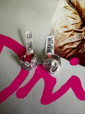 Free with purchase - 2 x fashion rings size 6
